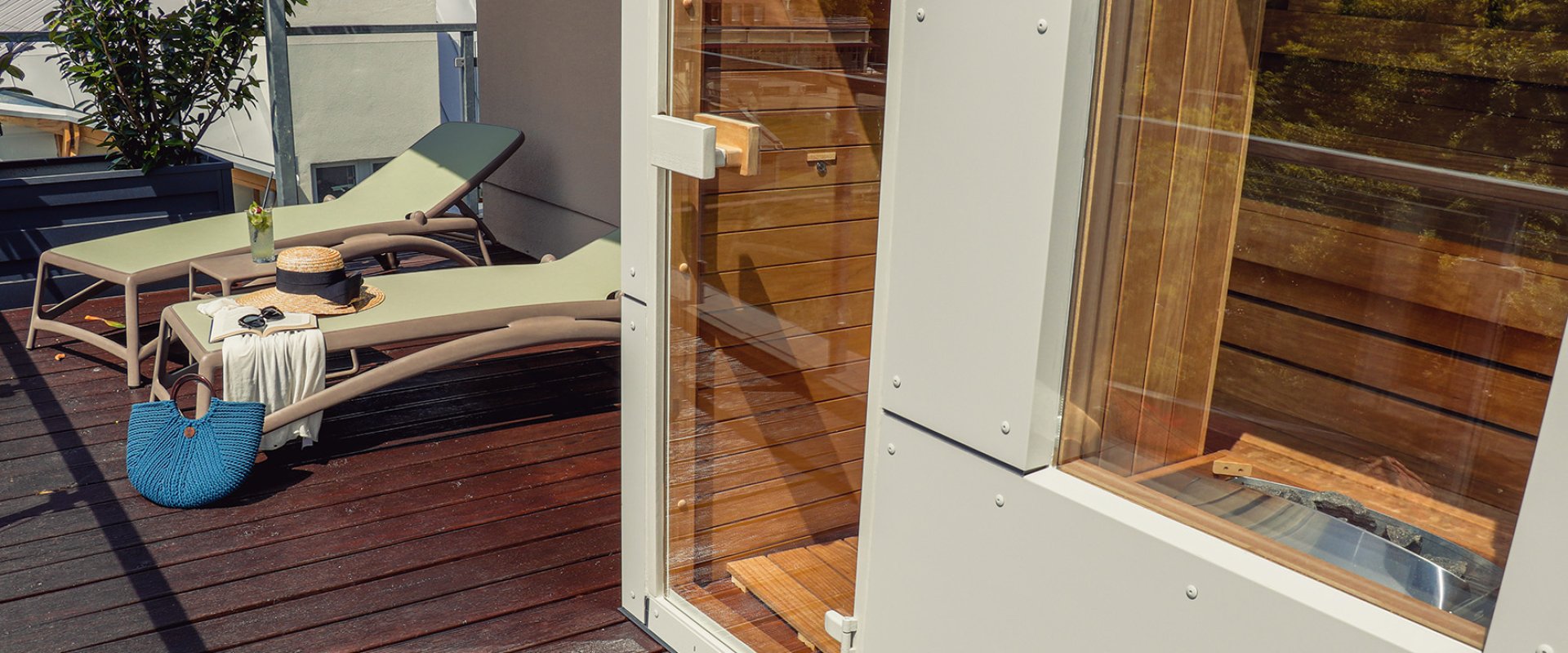 De Luxe Corner suite with private finnish sauna
