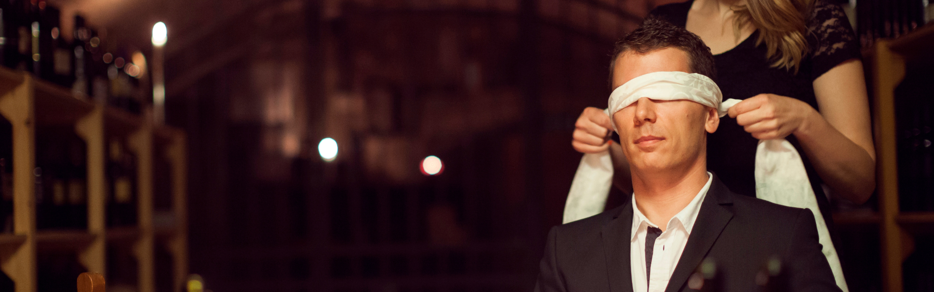 Borkóstoló másképp – Vak kóstoló, amikor nem a címke dönt… hanem Ön