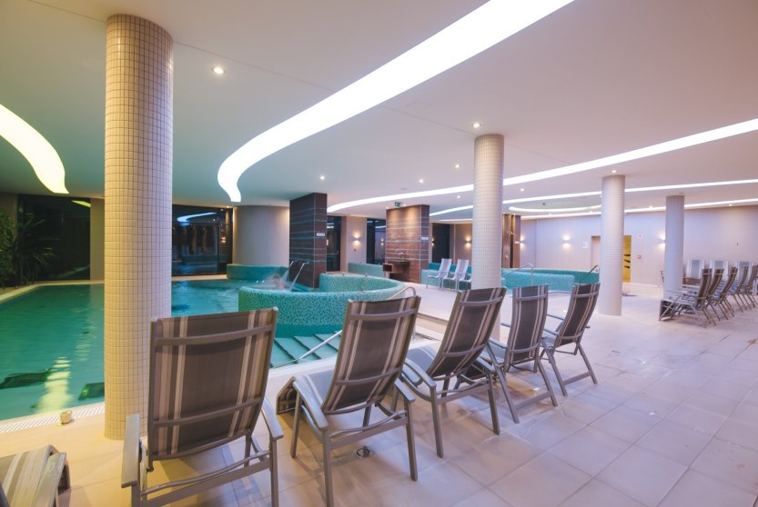 4-season wellness package with pool relaxation for adults